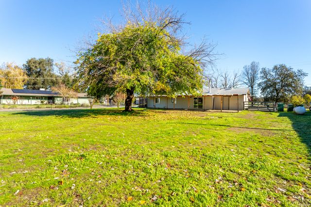 6874 Weeks Road, Redding, CA 96002