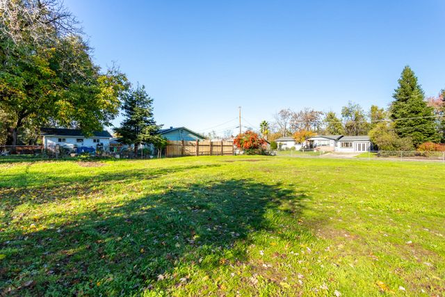 6874 Weeks Road, Redding, CA 96002