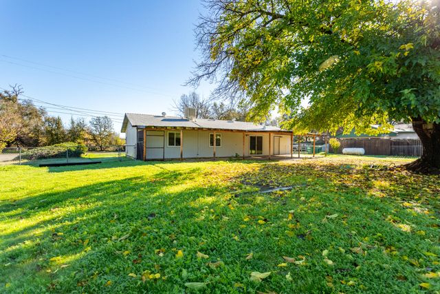6874 Weeks Road, Redding, CA 96002