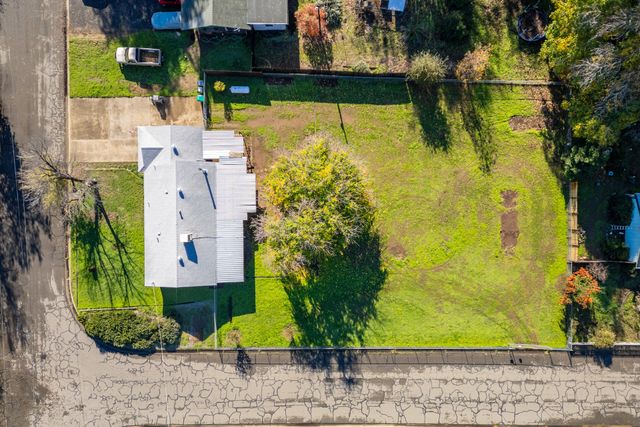 6874 Weeks Road, Redding, CA 96002