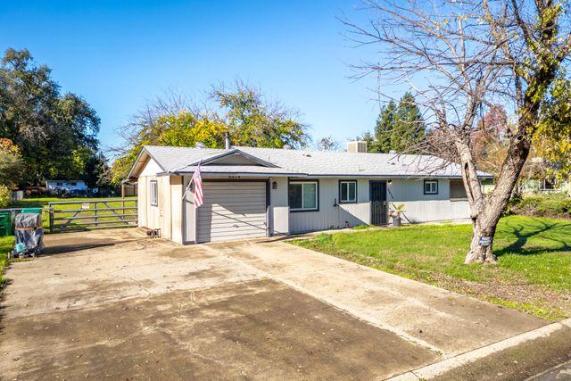 6874 Weeks Road, Redding, CA 96002