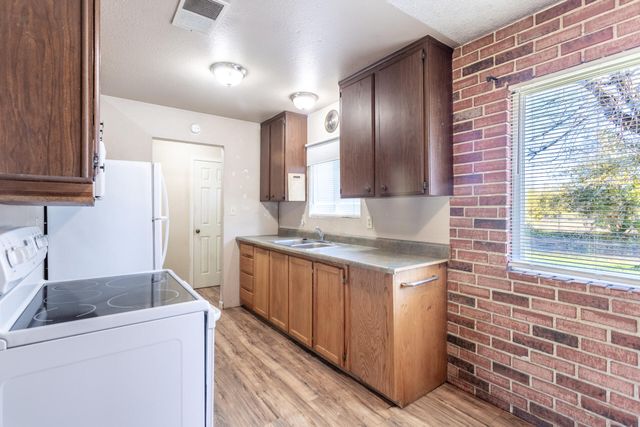 6874 Weeks Road, Redding, CA 96002