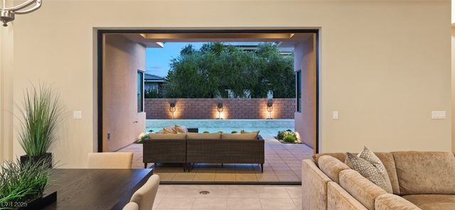 39 CRANBERRY COVE Court, Las Vegas, NV 89135