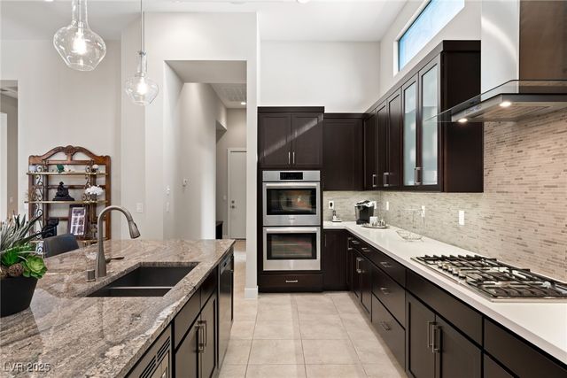 39 CRANBERRY COVE Court, Las Vegas, NV 89135