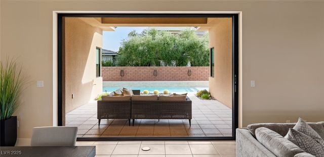 39 CRANBERRY COVE Court, Las Vegas, NV 89135