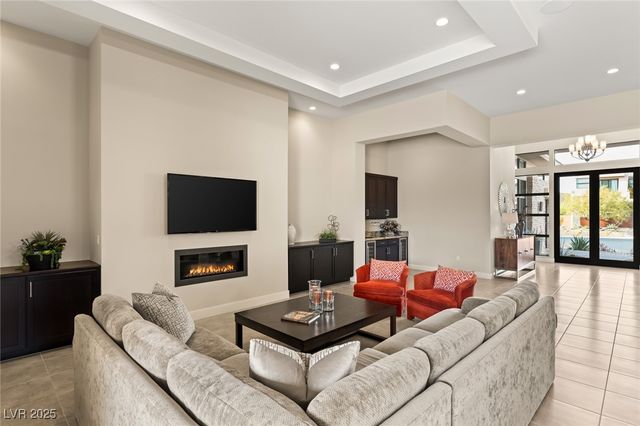 39 CRANBERRY COVE Court, Las Vegas, NV 89135