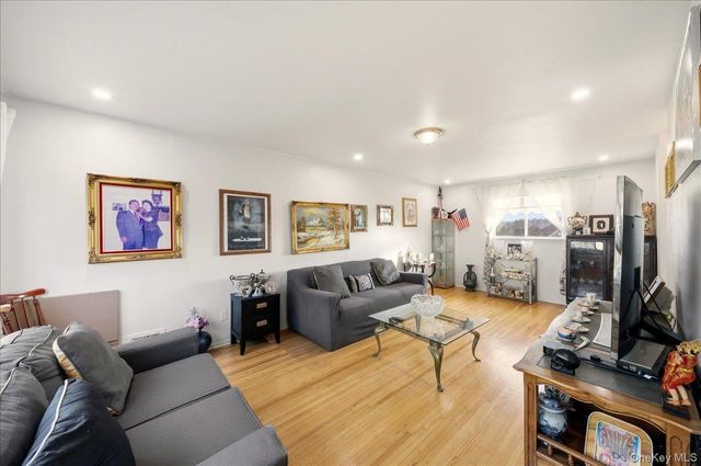 65 Skymeadow Place, Elmsford, NY 10523