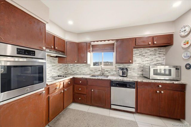 65 Skymeadow Place, Elmsford, NY 10523