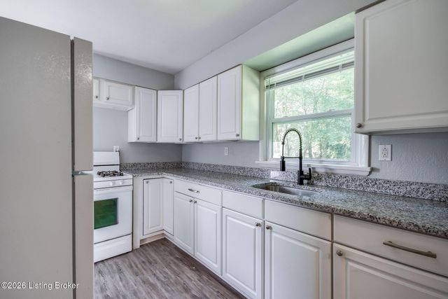 7120 Denver Ln, Louisville, KY 40258