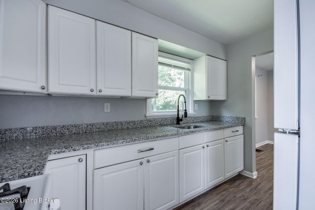 7120 Denver Ln, Louisville, KY 40258