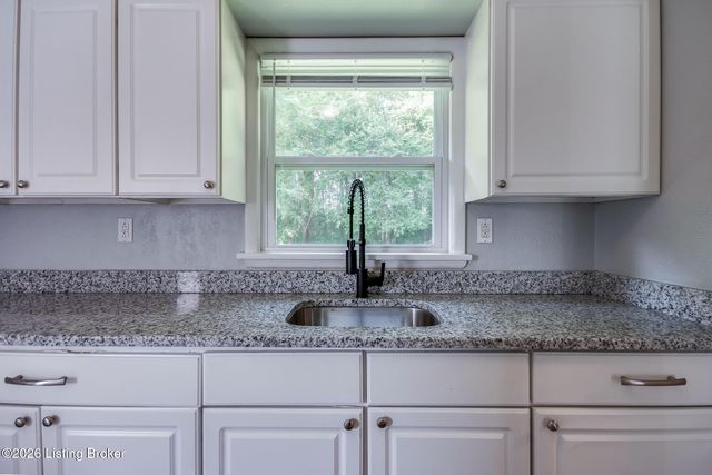 7120 Denver Ln, Louisville, KY 40258