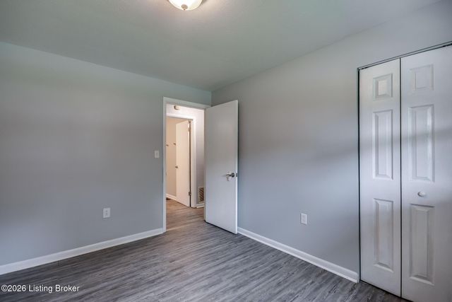 7120 Denver Ln, Louisville, KY 40258