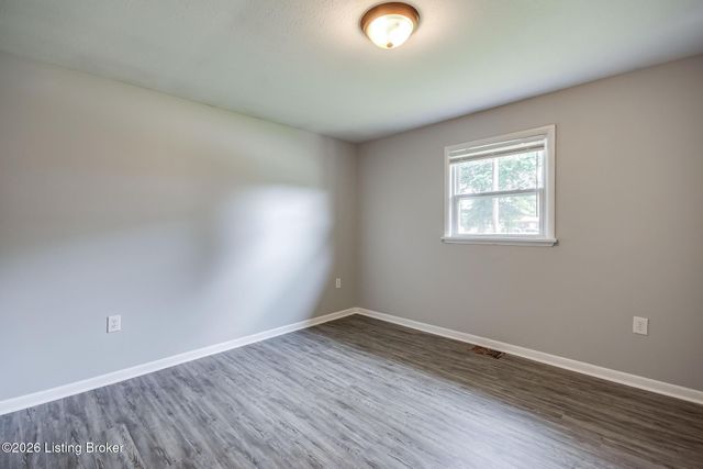 7120 Denver Ln, Louisville, KY 40258
