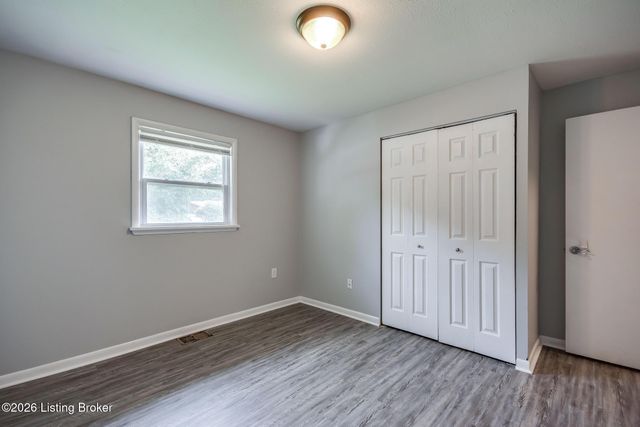 7120 Denver Ln, Louisville, KY 40258