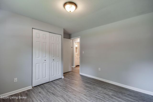 7120 Denver Ln, Louisville, KY 40258