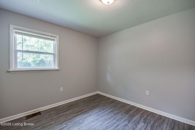 7120 Denver Ln, Louisville, KY 40258