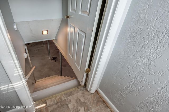 7120 Denver Ln, Louisville, KY 40258