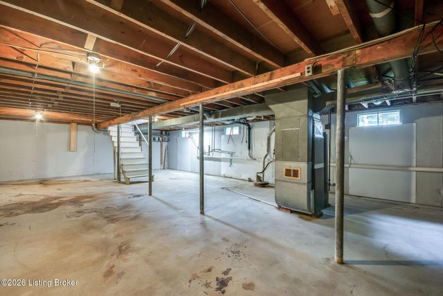 7120 Denver Ln, Louisville, KY 40258