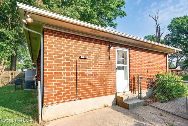 7120 Denver Ln, Louisville, KY 40258
