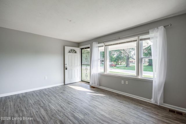 7120 Denver Ln, Louisville, KY 40258