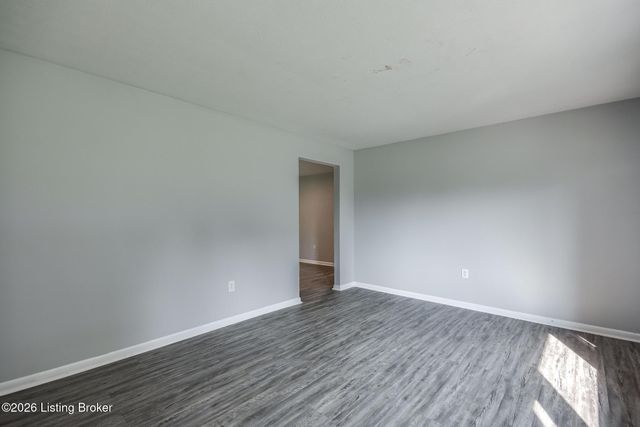 7120 Denver Ln, Louisville, KY 40258