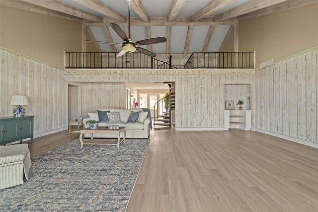 165 97TH AVENUE NE, St Petersburg, FL 33702