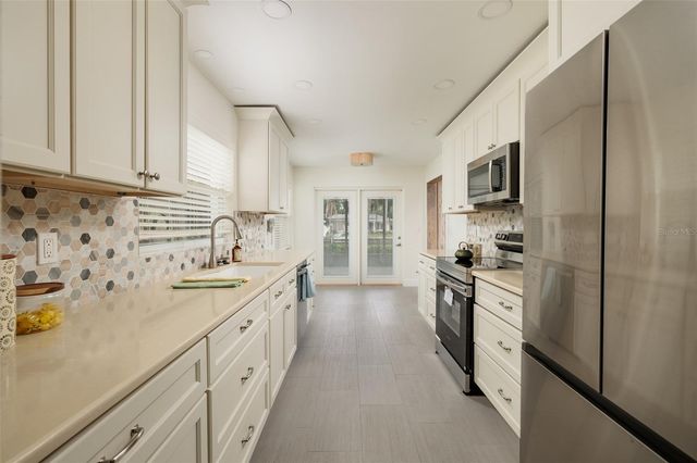 165 97TH AVENUE NE, St Petersburg, FL 33702