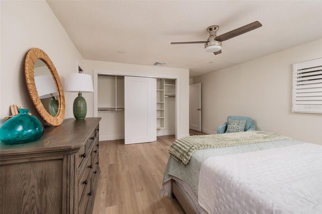 165 97TH AVENUE NE, St Petersburg, FL 33702