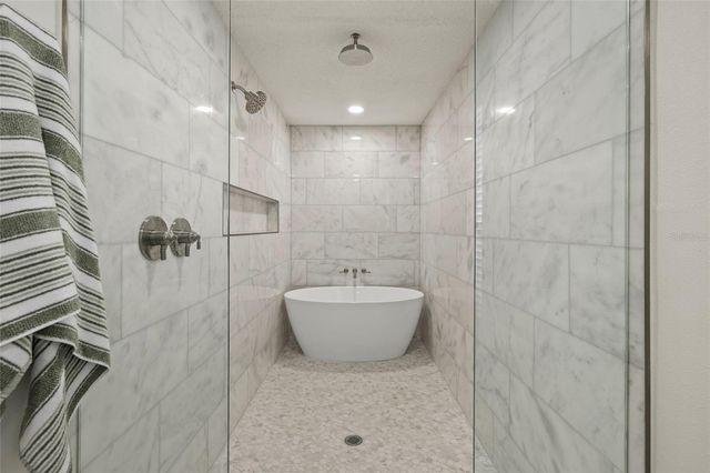 165 97TH AVENUE NE, St Petersburg, FL 33702