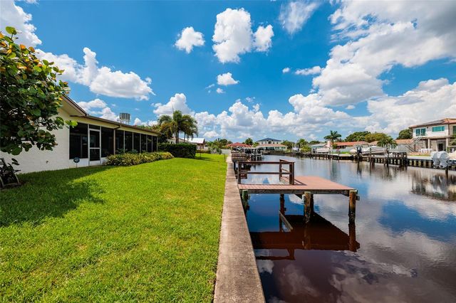 165 97TH AVENUE NE, St Petersburg, FL 33702