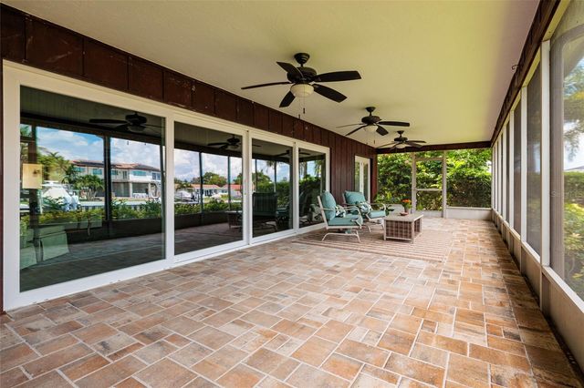 165 97TH AVENUE NE, St Petersburg, FL 33702