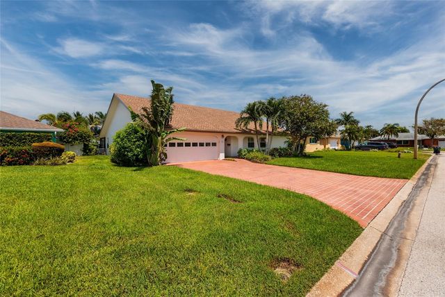 165 97TH AVENUE NE, St Petersburg, FL 33702