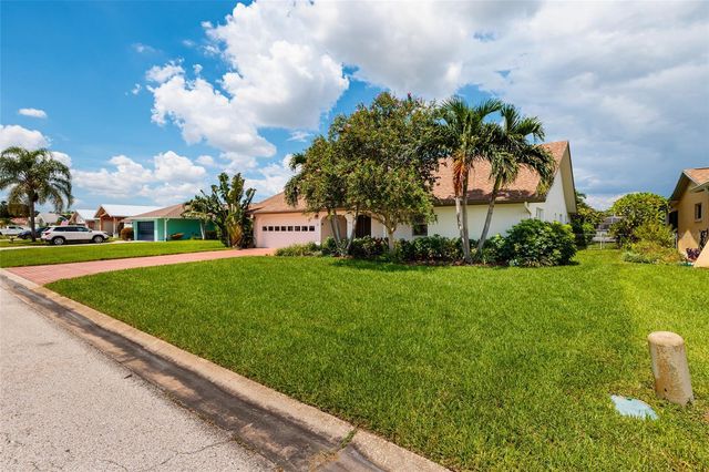 165 97TH AVENUE NE, St Petersburg, FL 33702
