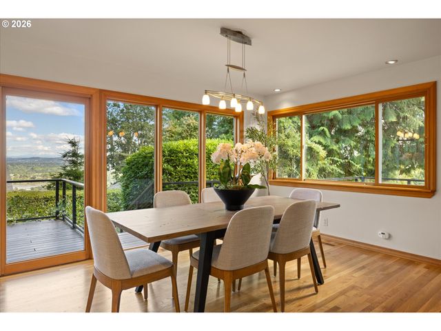 221 Sw TEXAS St, Portland, OR 97219