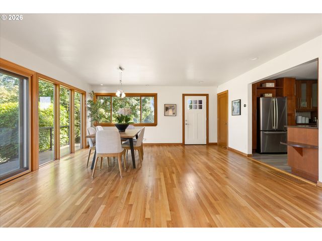 221 Sw TEXAS St, Portland, OR 97219