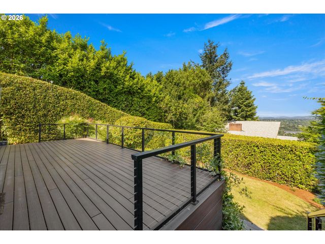221 Sw TEXAS St, Portland, OR 97219