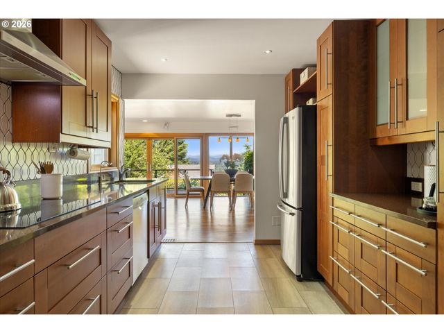 221 Sw TEXAS St, Portland, OR 97219