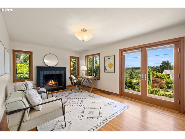 221 Sw TEXAS St, Portland, OR 97219