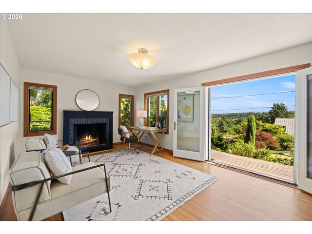 221 Sw TEXAS St, Portland, OR 97219