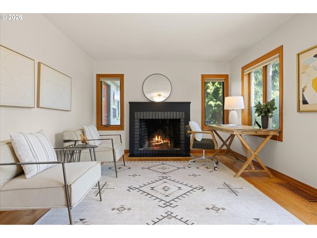221 Sw TEXAS St, Portland, OR 97219