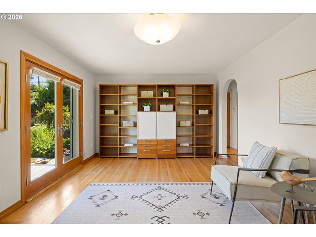 221 Sw TEXAS St, Portland, OR 97219