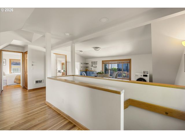 221 Sw TEXAS St, Portland, OR 97219