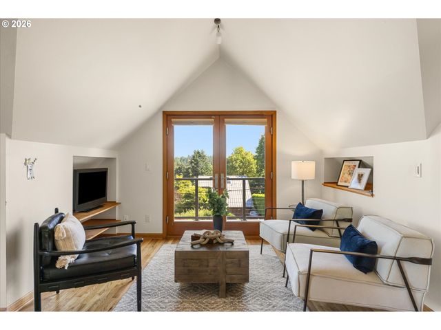 221 Sw TEXAS St, Portland, OR 97219