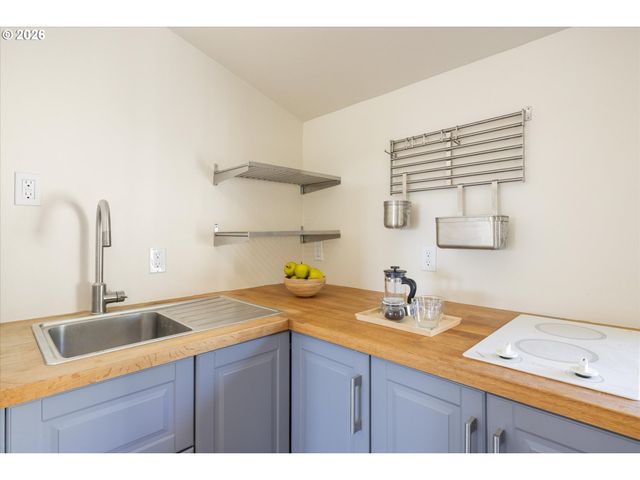221 Sw TEXAS St, Portland, OR 97219