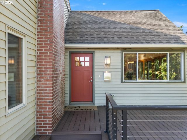 221 Sw TEXAS St, Portland, OR 97219