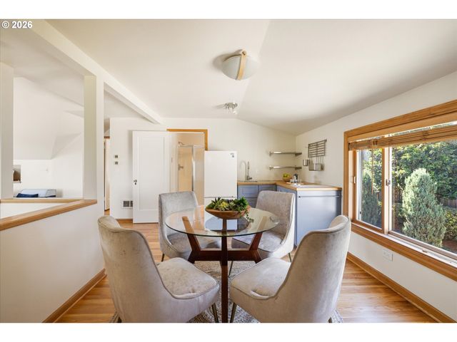 221 Sw TEXAS St, Portland, OR 97219