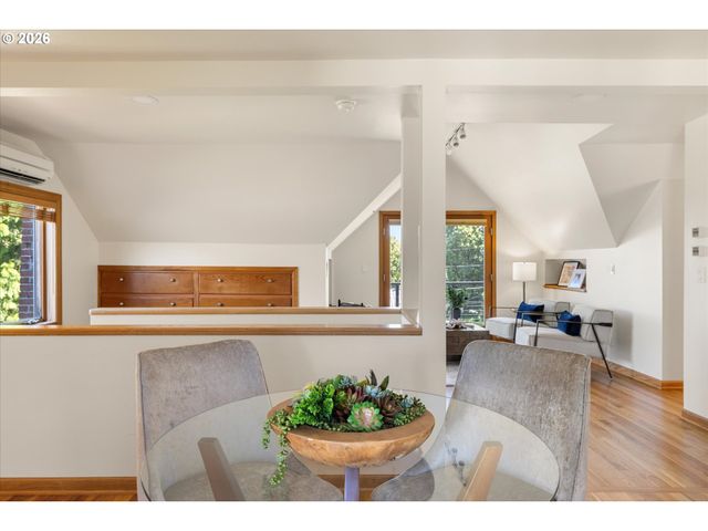 221 Sw TEXAS St, Portland, OR 97219