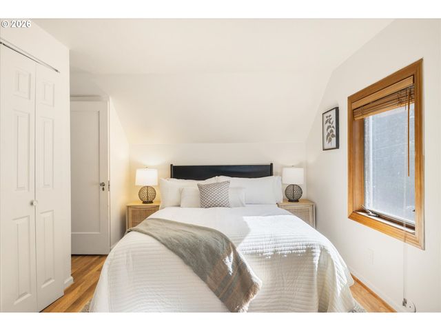 221 Sw TEXAS St, Portland, OR 97219