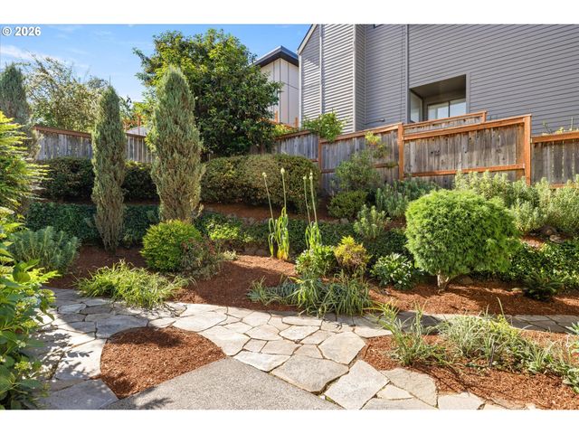 221 Sw TEXAS St, Portland, OR 97219
