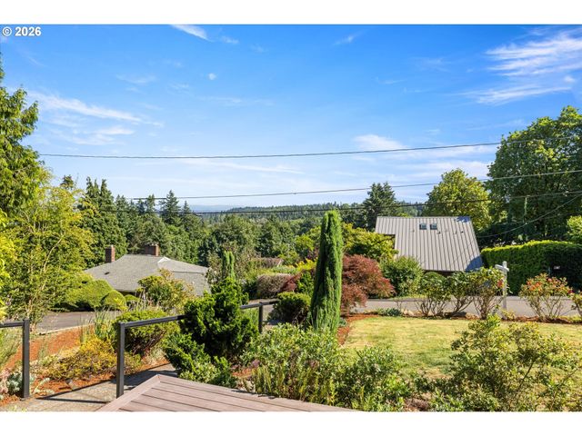 221 Sw TEXAS St, Portland, OR 97219